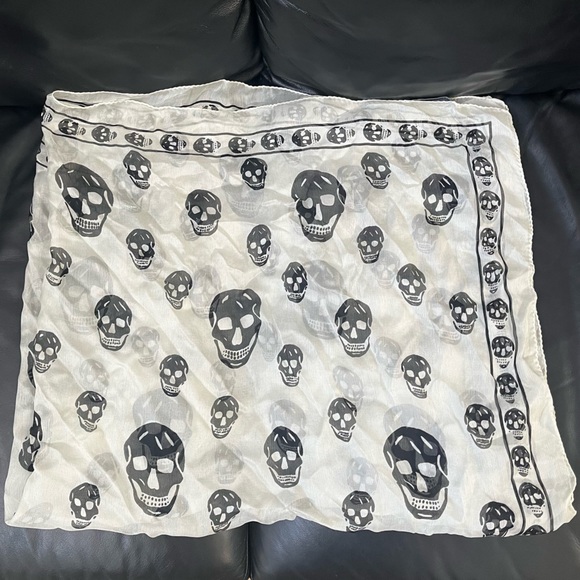 Alexander McQueen Silk Skull Scarf - Picture 3 of 9